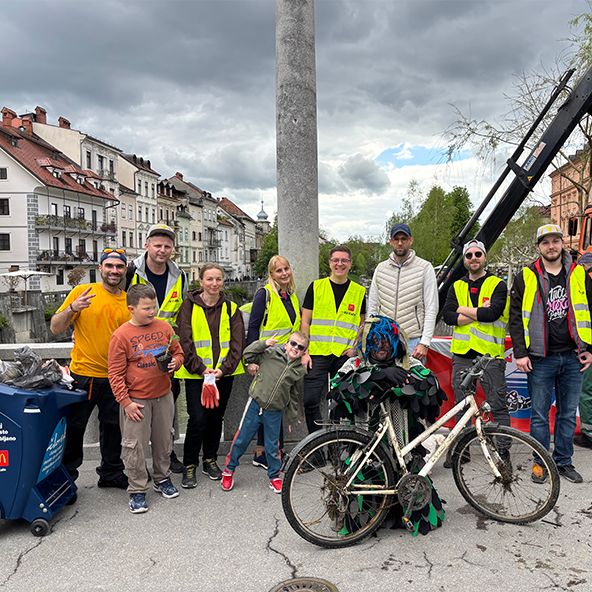 Ciscenje Ljubljanice 8395